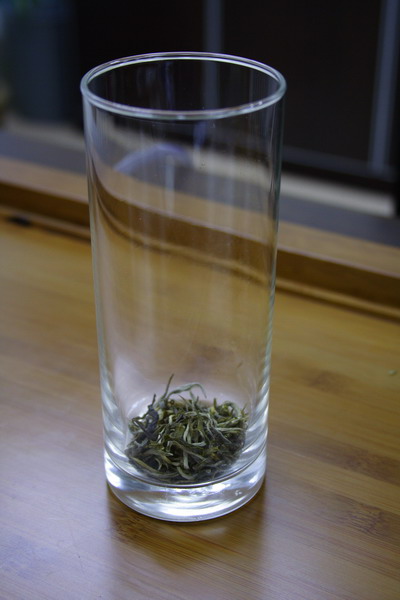 In the Long Glass, the quantity of tea leaf used is covering the bottom part of glass.