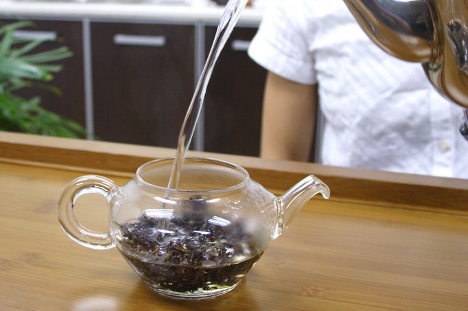 Pour in the hot water. When pouring water, move the kettle up and down which is good as it agitate the tea leaves. You can feel the aroma from the upcoming steam.