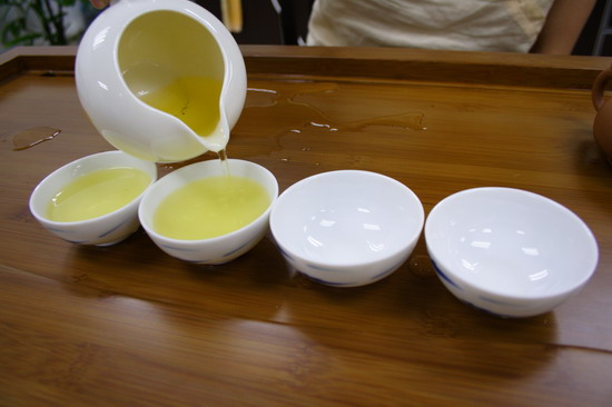 Pour tea from the right end which is supposed to be served for the guest. The one on the left is for the host.