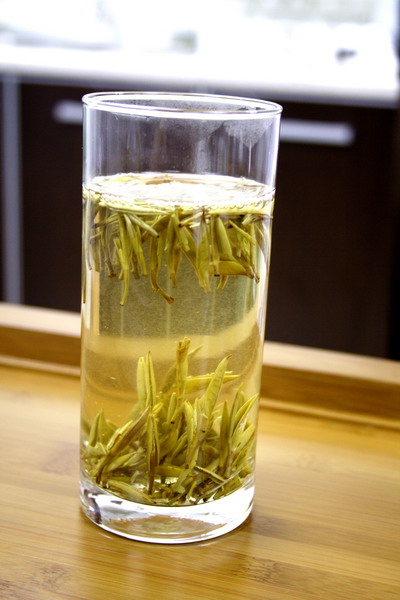 Silver Needle is processed without rolling process unlike to other types of tea. Therefore we need to brew it much longer time. In addition, you can brew for many times and you can enjoy the similar taste consistently.