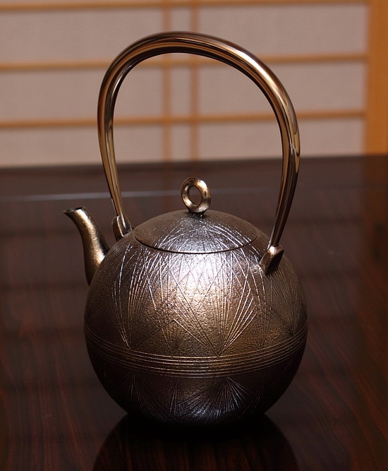鈴木盛久作の砂鉄瓶３種 | お茶の専門店HOJO