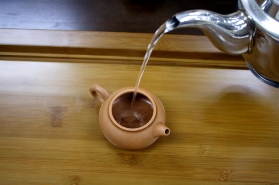 Pour boiling water into the tea pot and fill up to 70%. This is to heat up the tea pot.