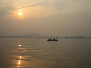 夕暮れの洞庭湖