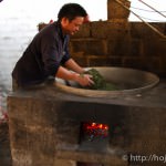 The pan-frying process of raw pu-erh tea