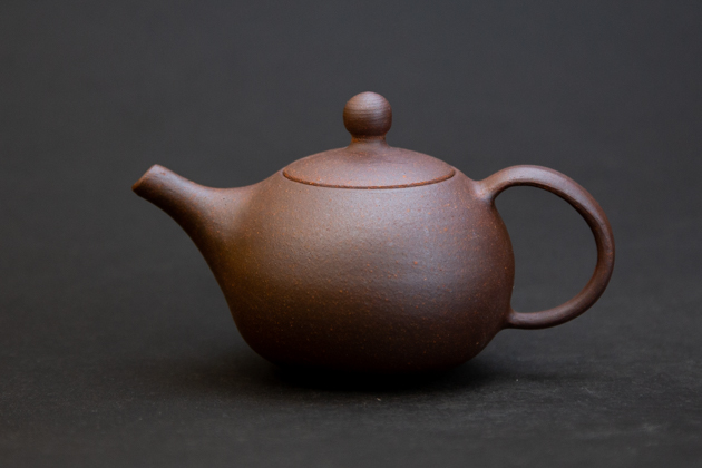 佐渡島の陶芸家、渡辺陶三氏の無名異焼急須・茶壺・宝瓶など4種を
